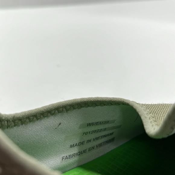 Oofos Oomg eeZee Slip On Sneaker Canvas Shoes Olive Green White Women's Size 8 - Picture 7 of 9